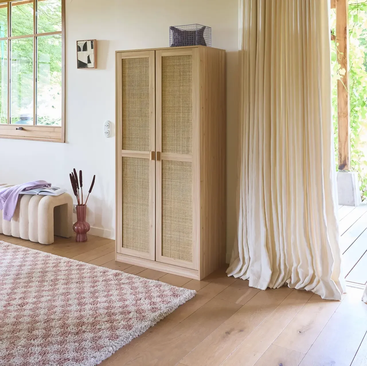 Armoire 2 portes cannage bois clair penderie étagères Camargue
