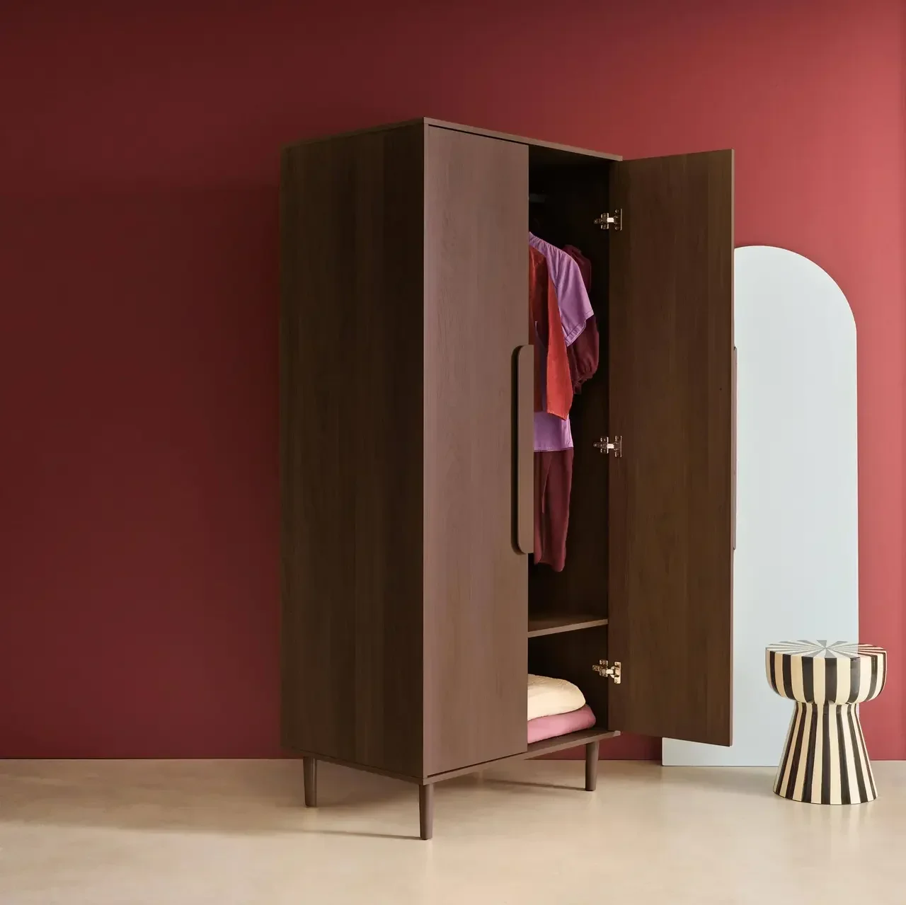 Armoire vintage 2 portes bois Juliana avec étagères et penderie