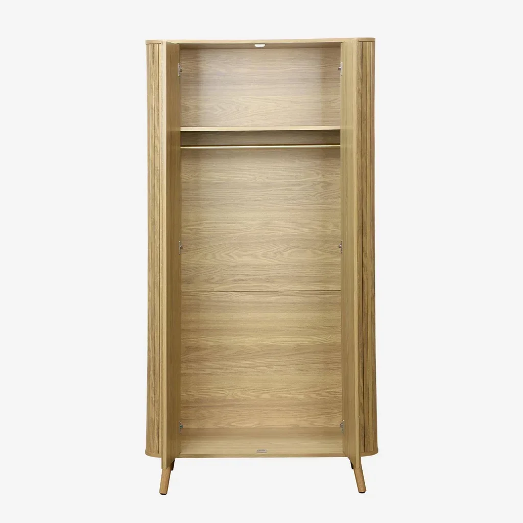 Armoire 2 portes Legacy bois rainuré style scandinave avec étagère et penderie