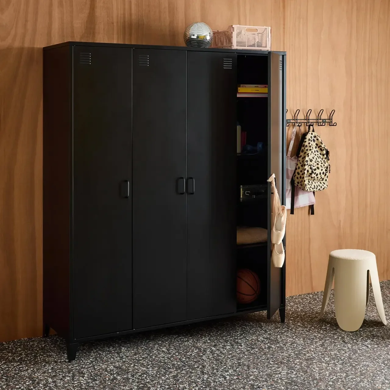 Armoire industrielle 4 portes métal avec penderie et rangements