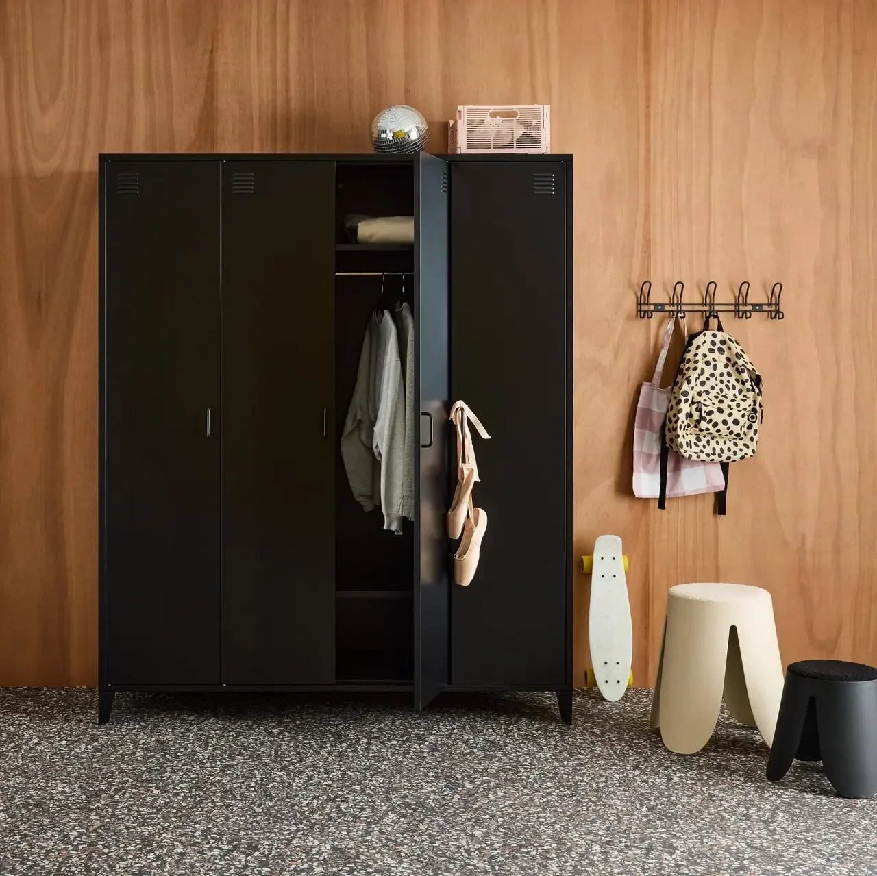 Armoire industrielle 4 portes métal avec penderie et rangements