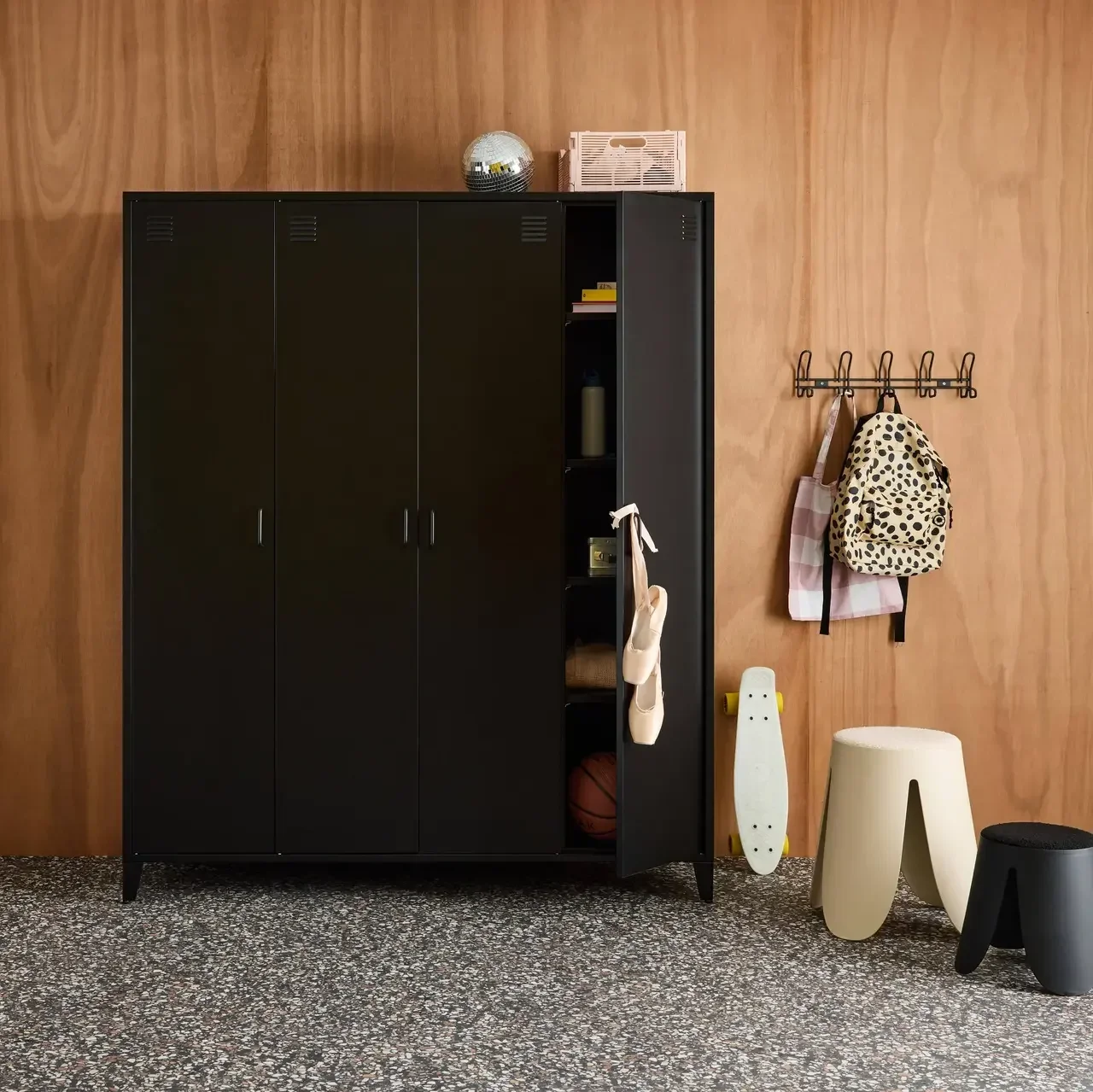 Armoire industrielle 4 portes métal avec penderie et rangements