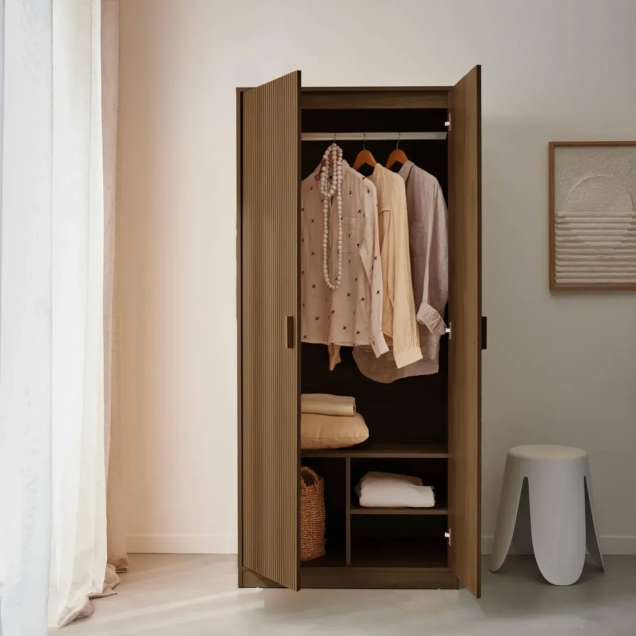 Armoire penderie 2 portes Linear finition bois scandinave
