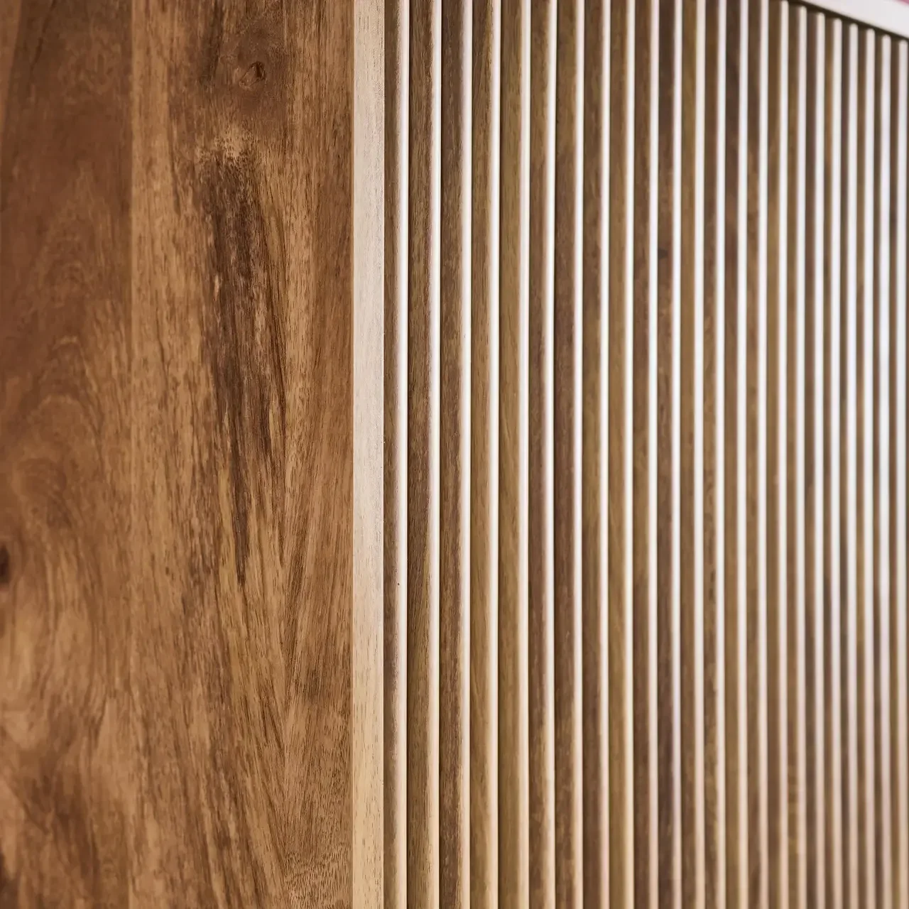 Armoire penderie 2 portes bois manguier sculpté vertical Celian