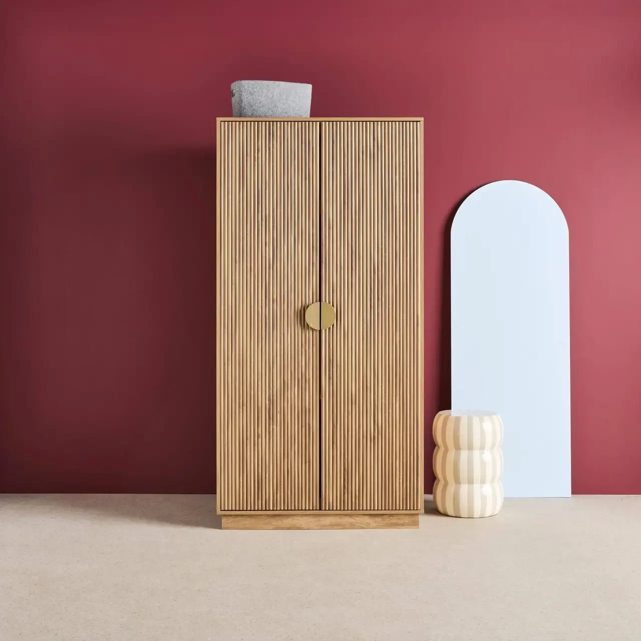 Armoire penderie 2 portes bois manguier sculpté vertical Celian