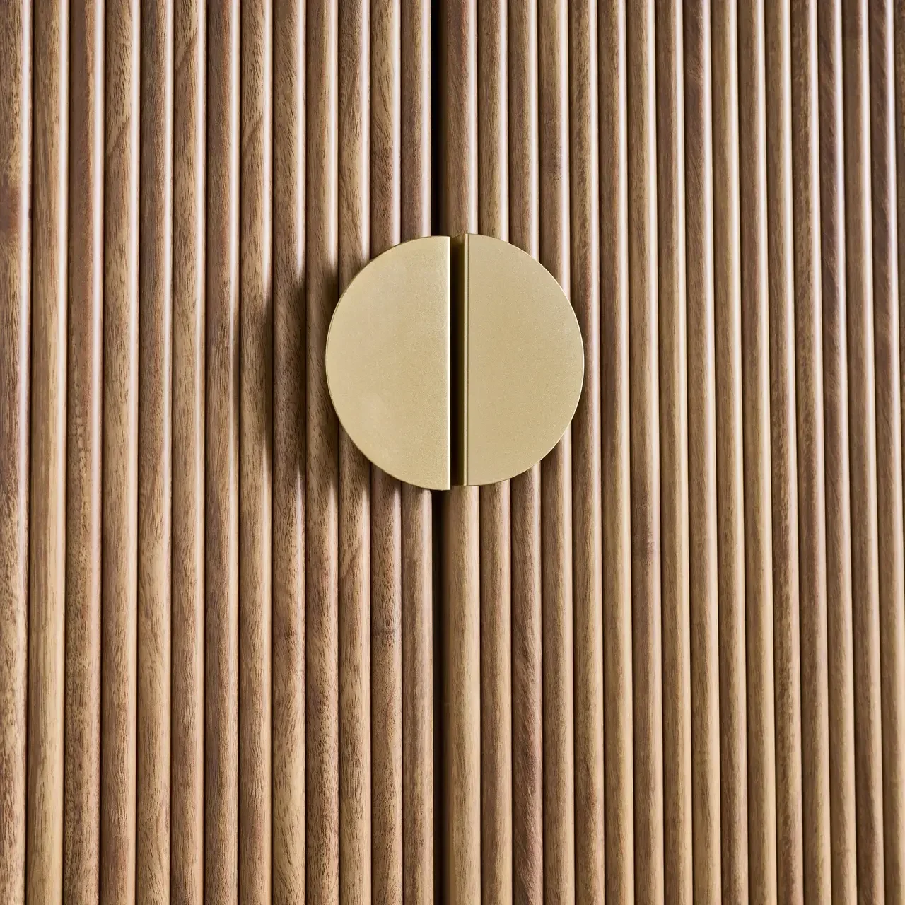 Armoire penderie 2 portes bois manguier sculpté vertical Celian