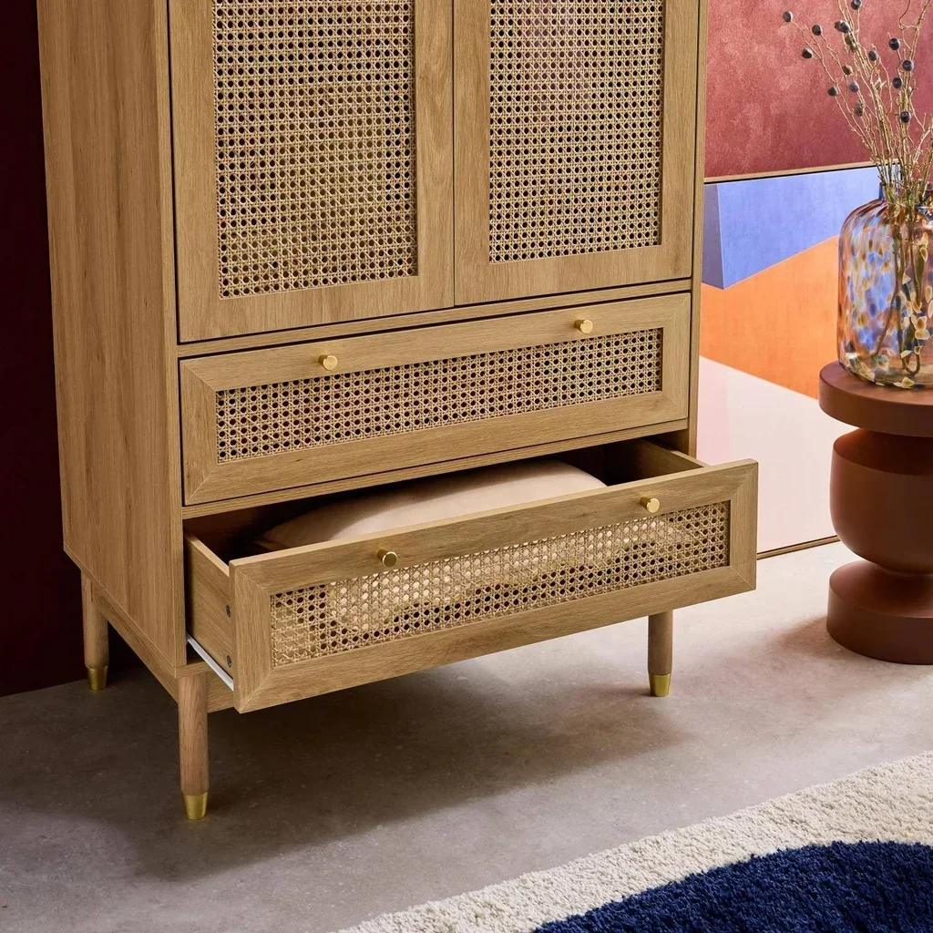 Armoire penderie 2 portes cannage bois naturel avec tiroirs dorés Judith
