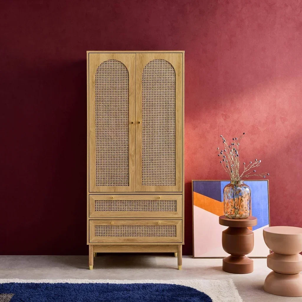 Armoire penderie 2 portes cannage bois naturel avec tiroirs dorés Judith
