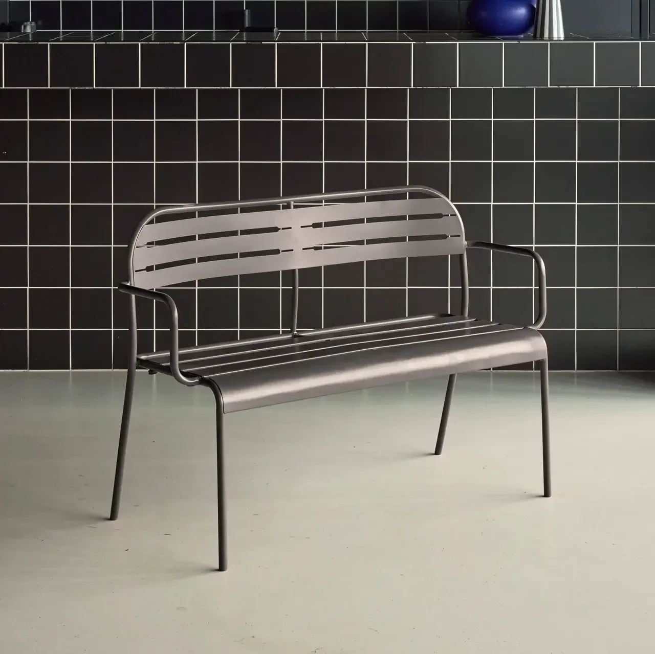 Banc de jardin 2 places en acier Amélia - coin détente extérieur
