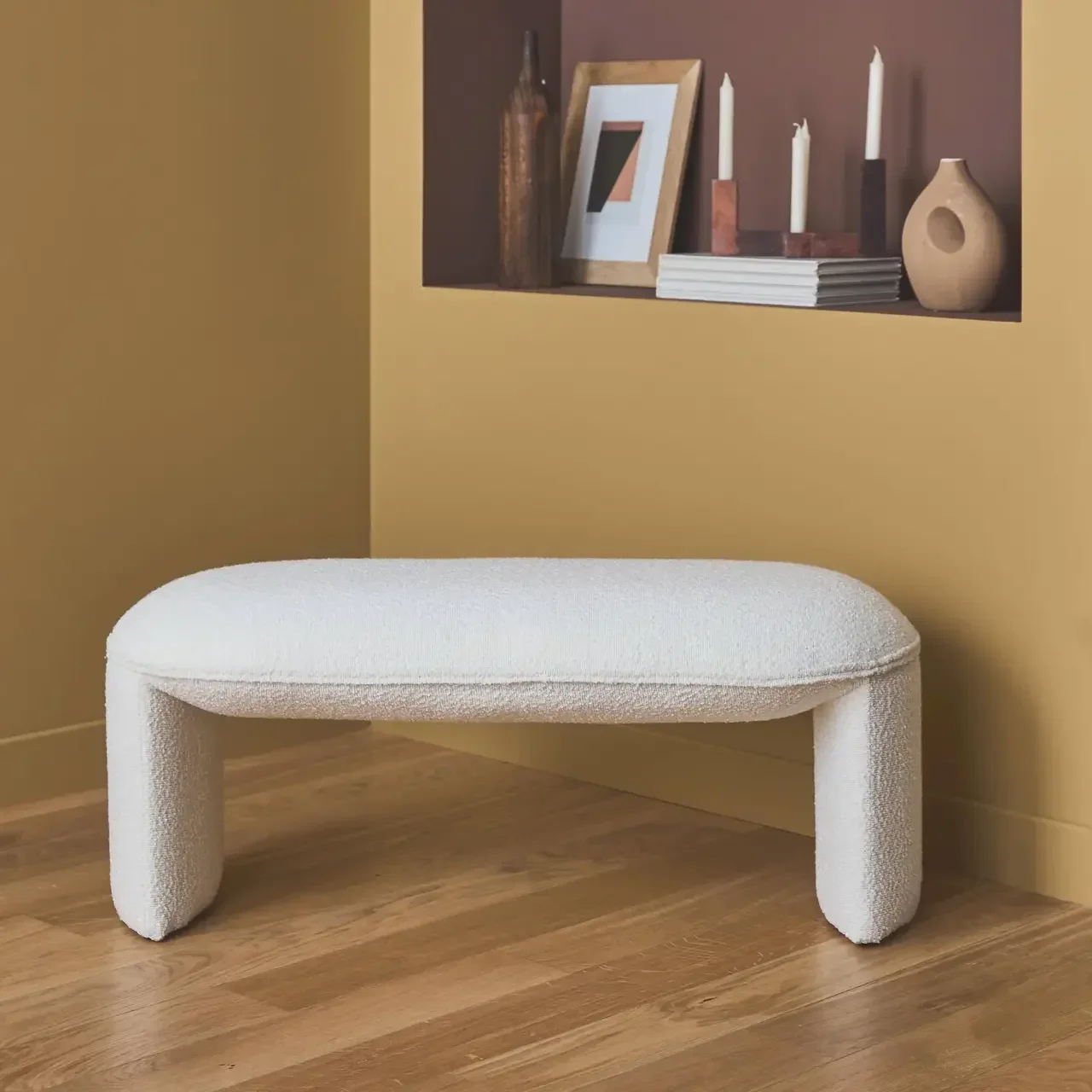Banc de lit Shawn tissu bouclette crème style scandinave