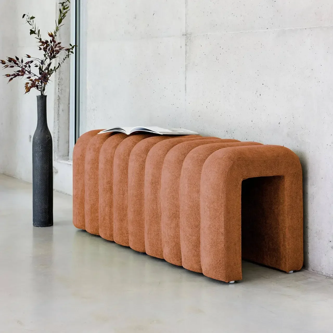 Banc de lit design contemporain en tissu Ito - Formes arrondies élégantes