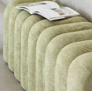 Banc de lit Ito design contemporain en tissu gris arrondi