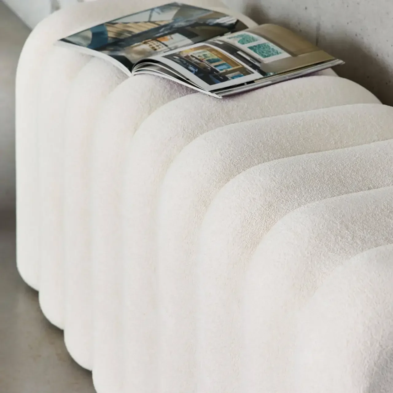 Banc de lit Ito design contemporain tissu arrondi élégant