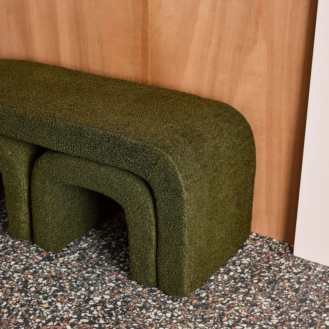 Banc et poufs gigognes effet bouclette Ino