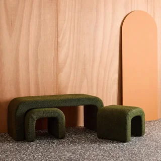 Banc et poufs gigognes effet bouclette Ino