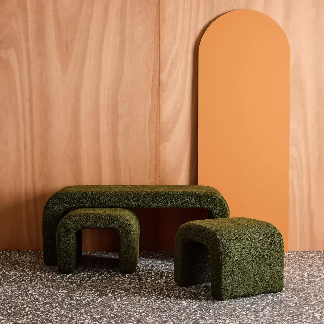 Banc et poufs gigognes effet bouclette Ino