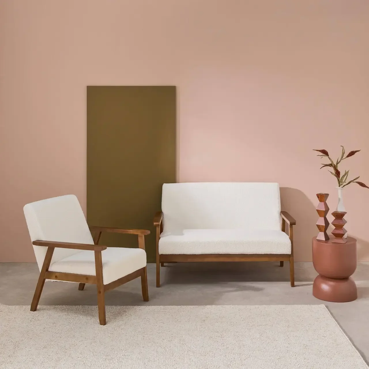 Banquette 3 places et fauteuil scandinave hévéa noyer clair bouclette blanche