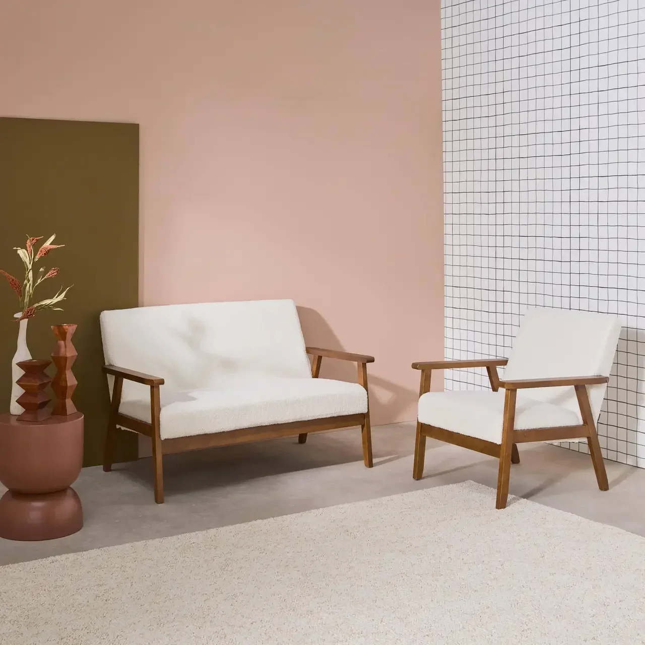 Banquette 3 places et fauteuil scandinave hévéa noyer clair bouclette blanche