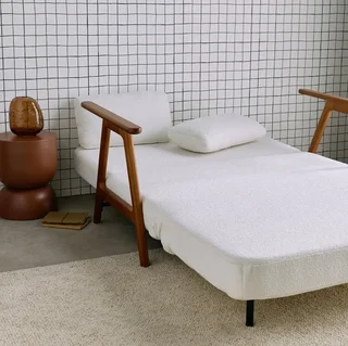 Banquette convertible 2 places Sven bois hévéa noyer clair tissu bouclette
