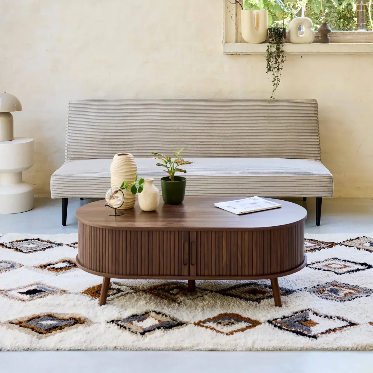 Cremefarbene Cord-Sam 3-Sitzer-Schlafsofa mit schwarzen Metallbeinen Max