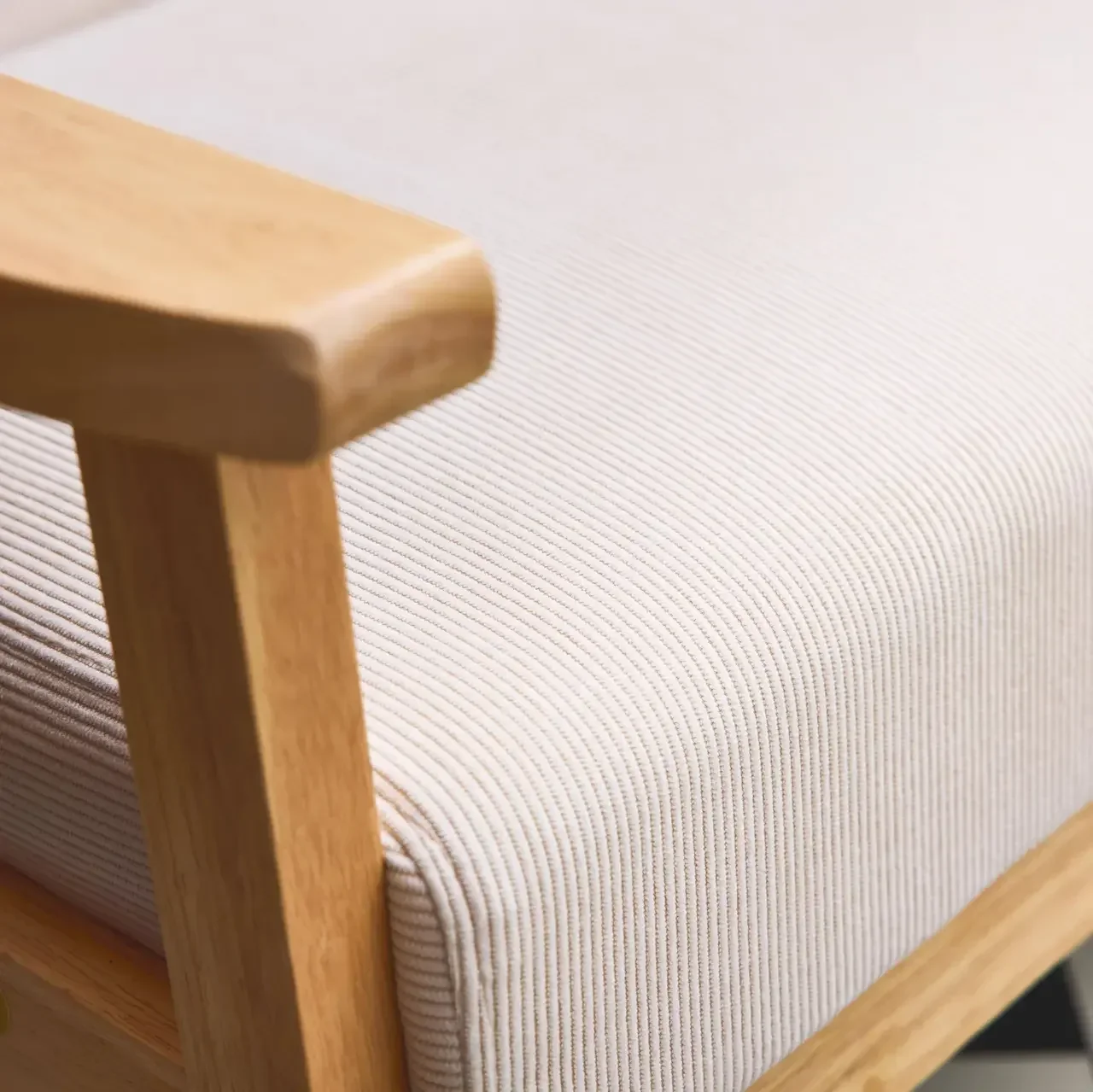 Panca 3 posti Isak legno massiccio hevea velluto a coste cachi scuro stile scandinavo