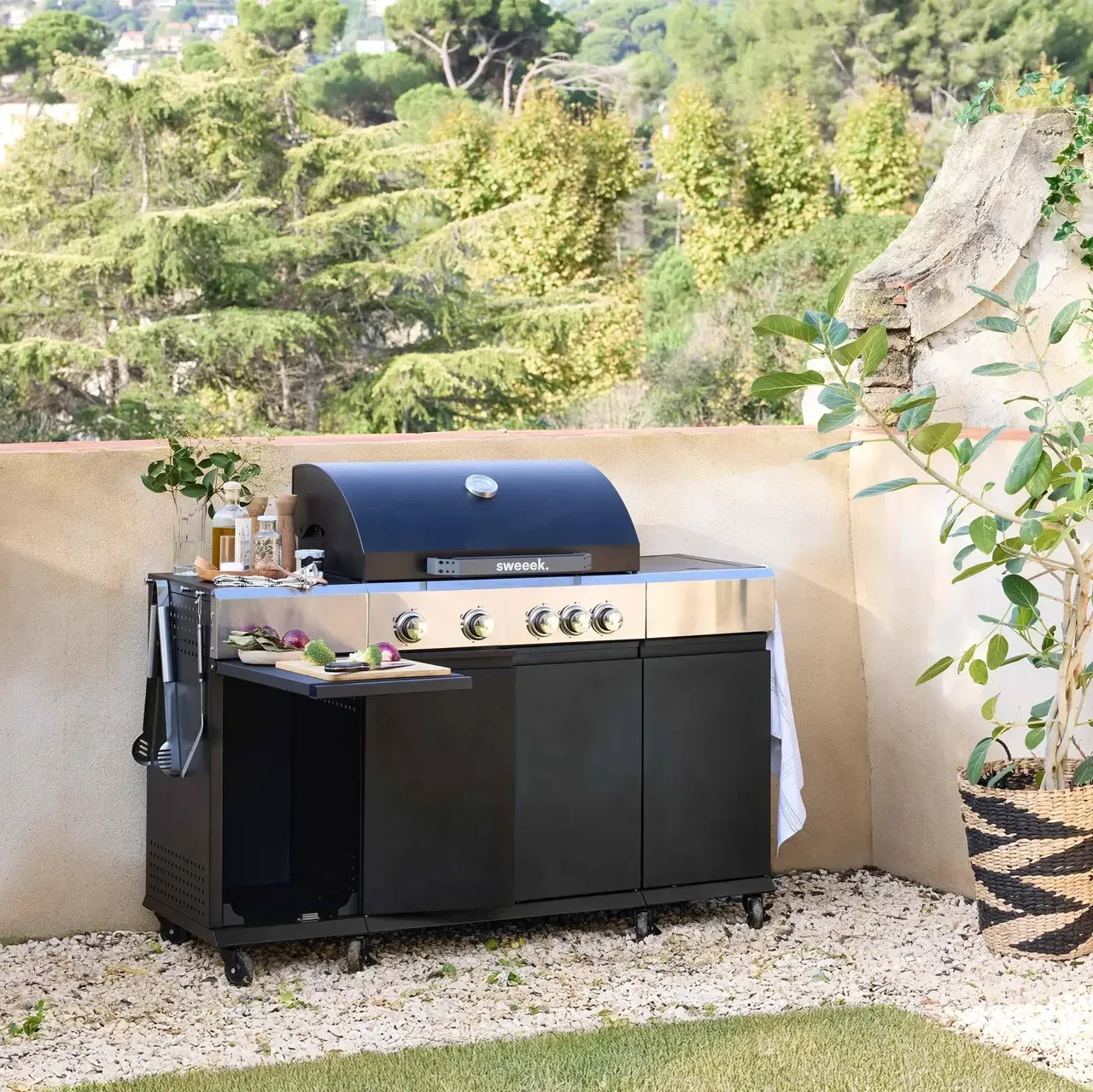Barbecue gaz 4 brûleurs avec réchaud latéral, thermomètre et tablettes