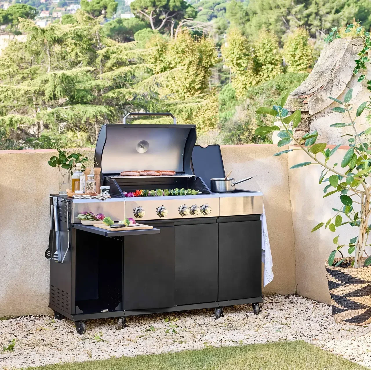 Barbecue gaz 4 brûleurs avec réchaud latéral, thermomètre et tablettes