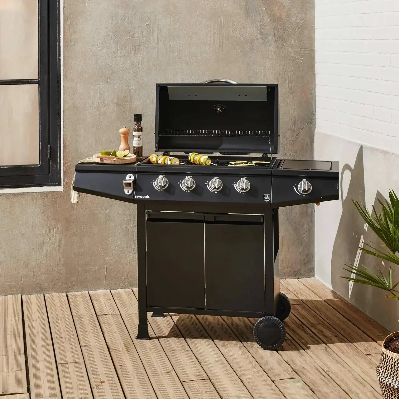 Barbecue gaz 4 brûleurs avec réchaud latéral et housse de protection