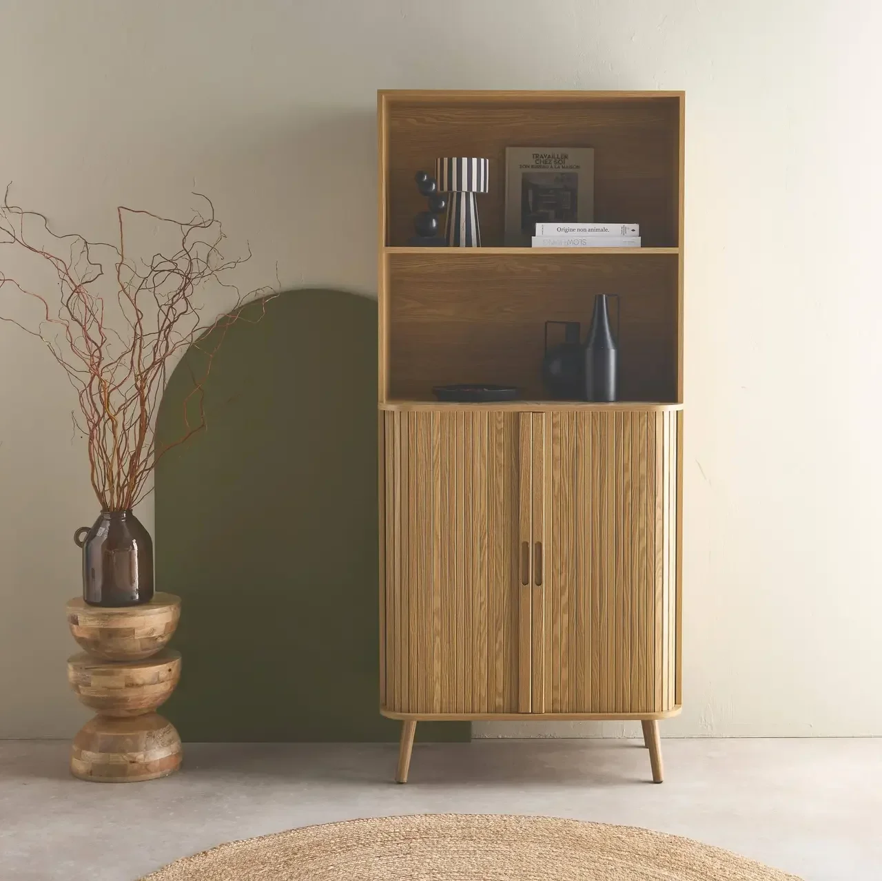 Bibliothèque bois rainuré 4 étagères 2 portes coulissantes style scandinave Legacy