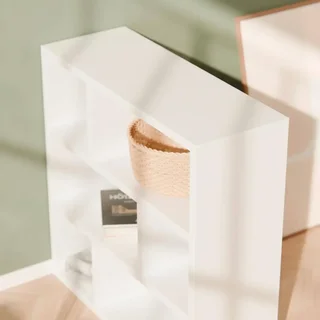 Bibliothèque design asymétrique bois 3 étages 6 cases Basiks manguier