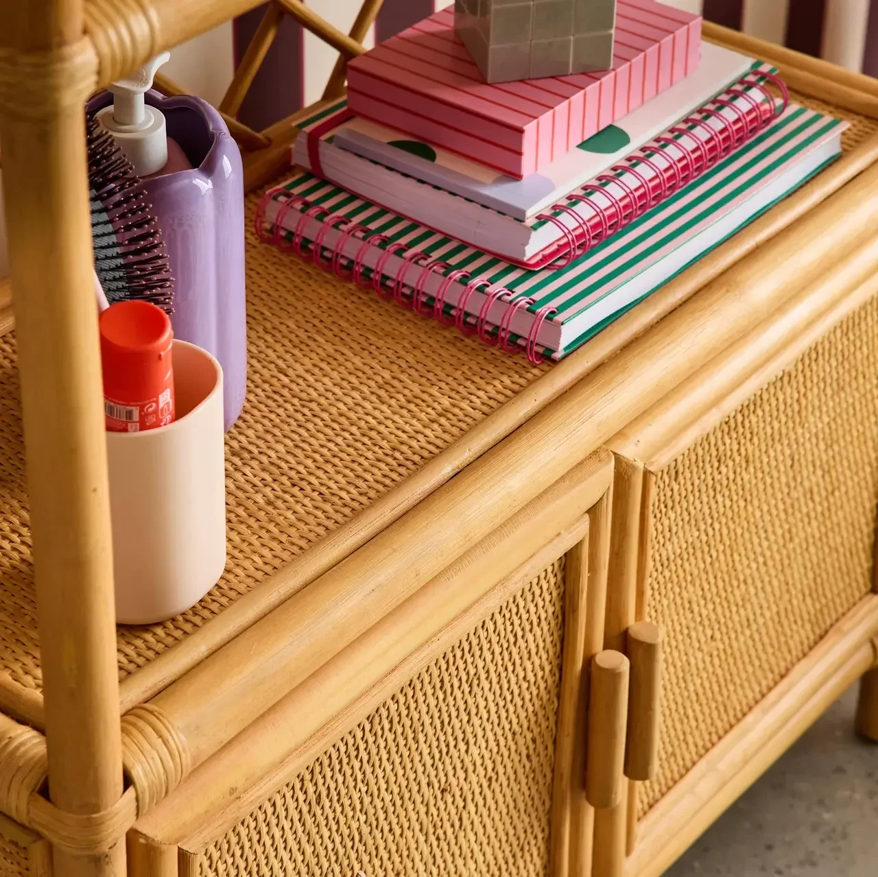 Bibliothèque enfant rotin naturel Arlo rangement livres chambre