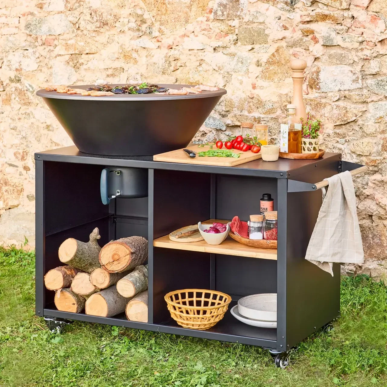 Brasero barbecue Ø80cm avec desserte, rangements et housse de protection
