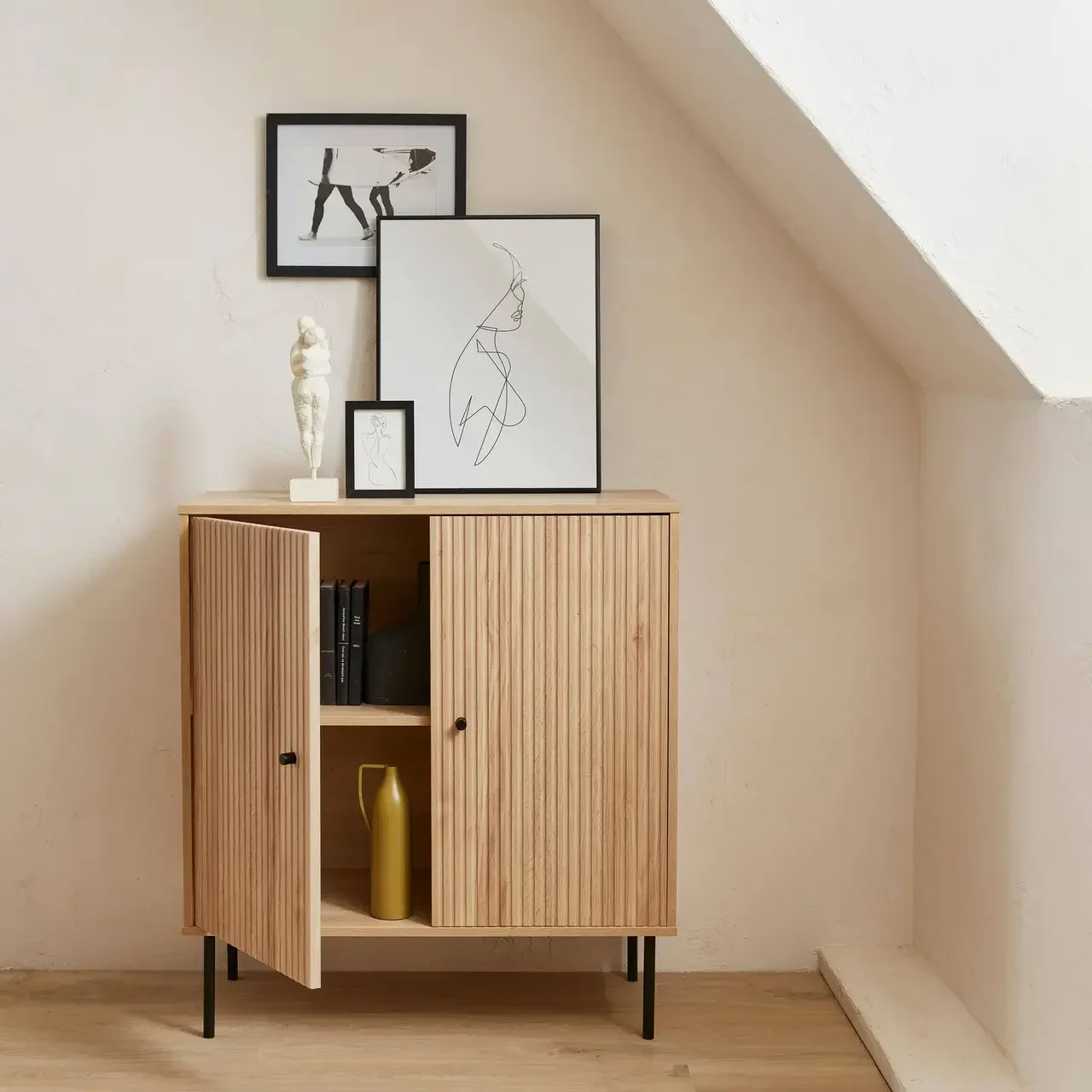 Buffet design bois strié 2 portes noir mat 83,5 cm Braga
