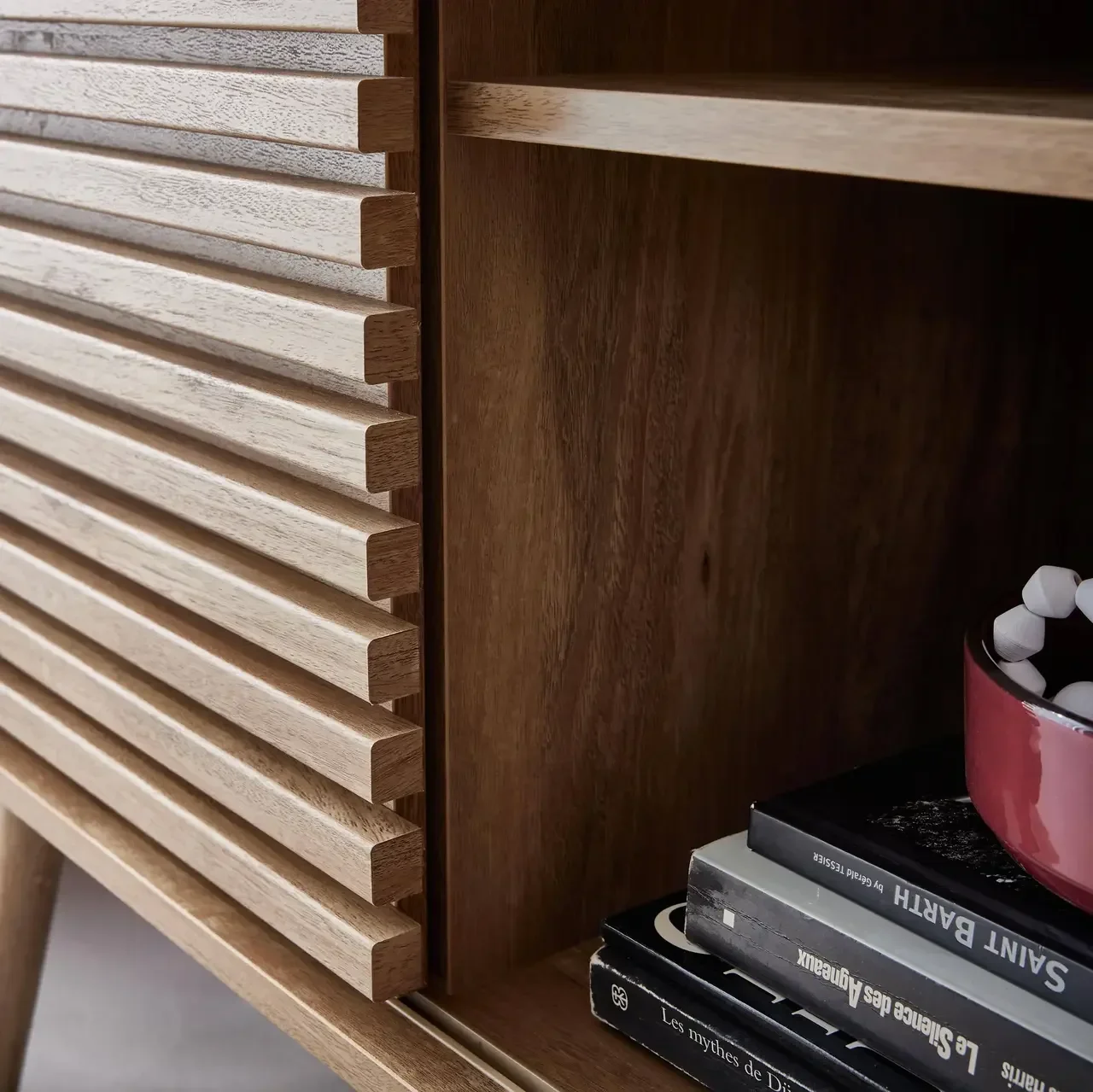 Buffet nordique 80 cm porte coulissante bois strié design scandinave
