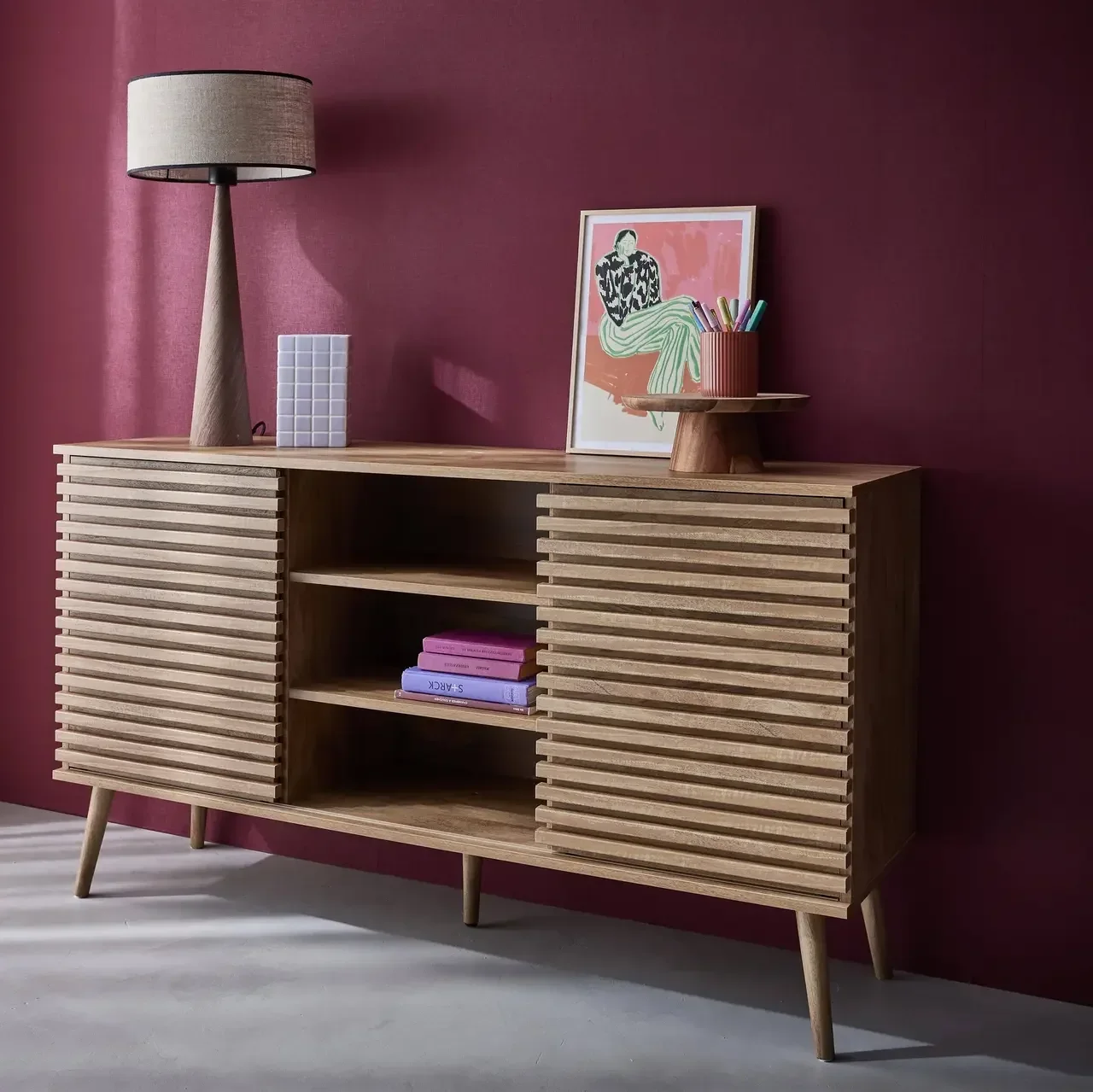 Buffet scandinave Madere 140cm bois strié portes coulissantes