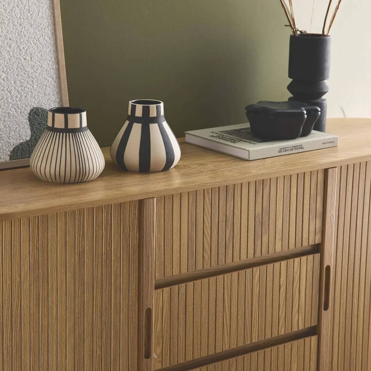 Buffet scandinave bois rainuré 150 cm 2 portes coulissantes Legacy