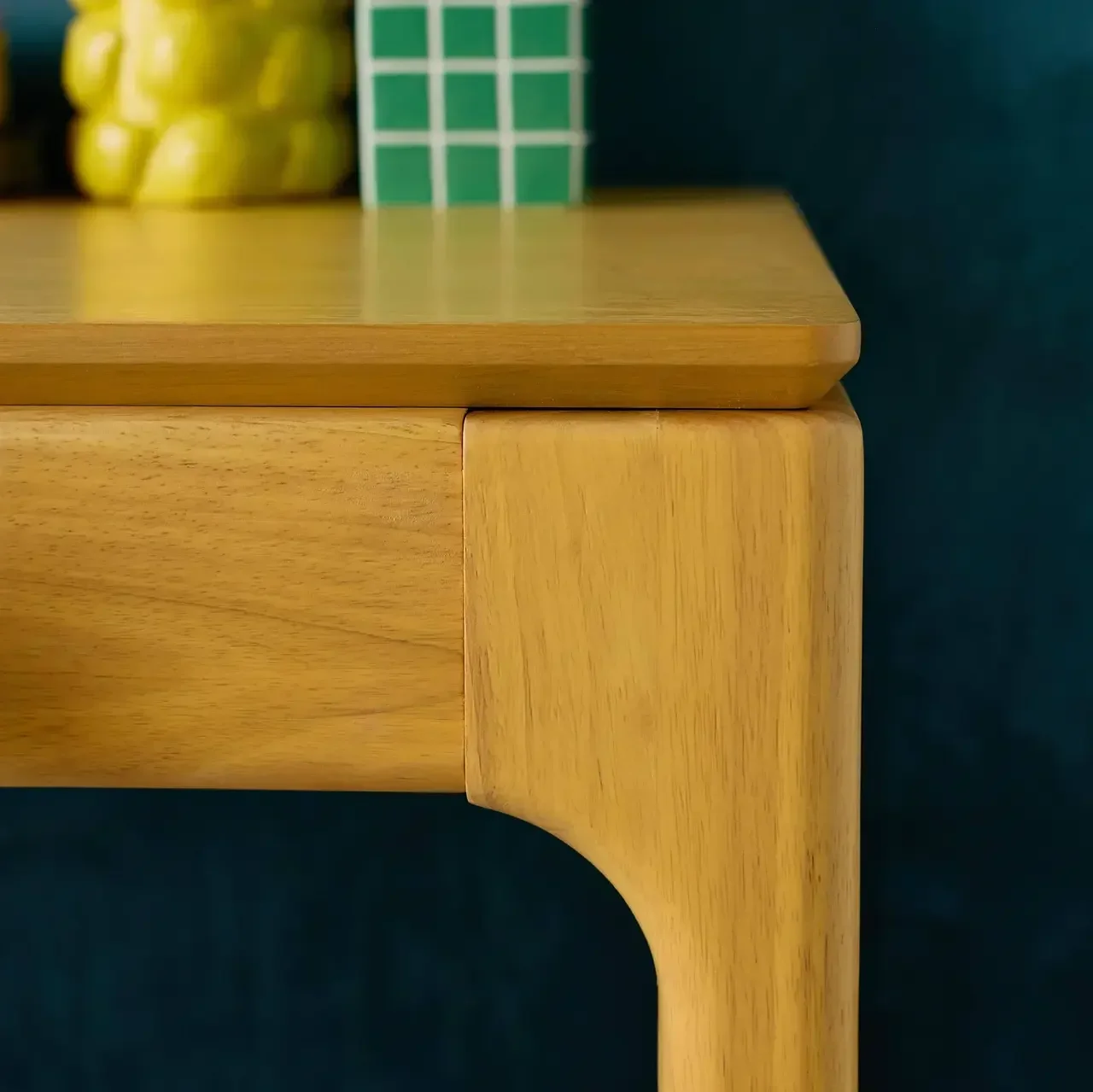 Bureau 2 tiroirs hévéa massif façade frêne style scandinave chaleureux