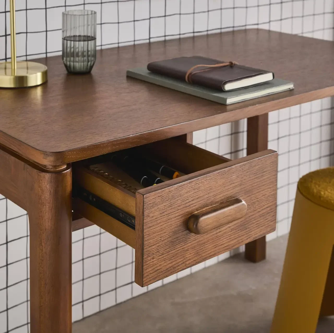 Bureau bois hévéa chêne Garance avec tiroir design minimaliste