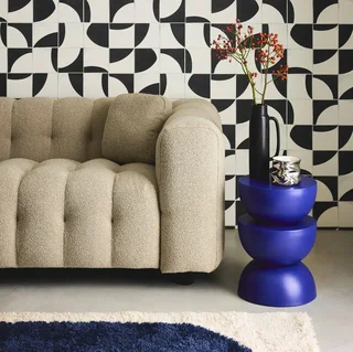 Sofá 2 plazas tela bouclé capitoné texturado diseño contemporáneo