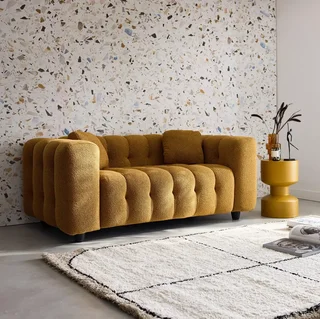 Sofá capitoné moderno de 2 plazas en tela bouclé texturizada beige