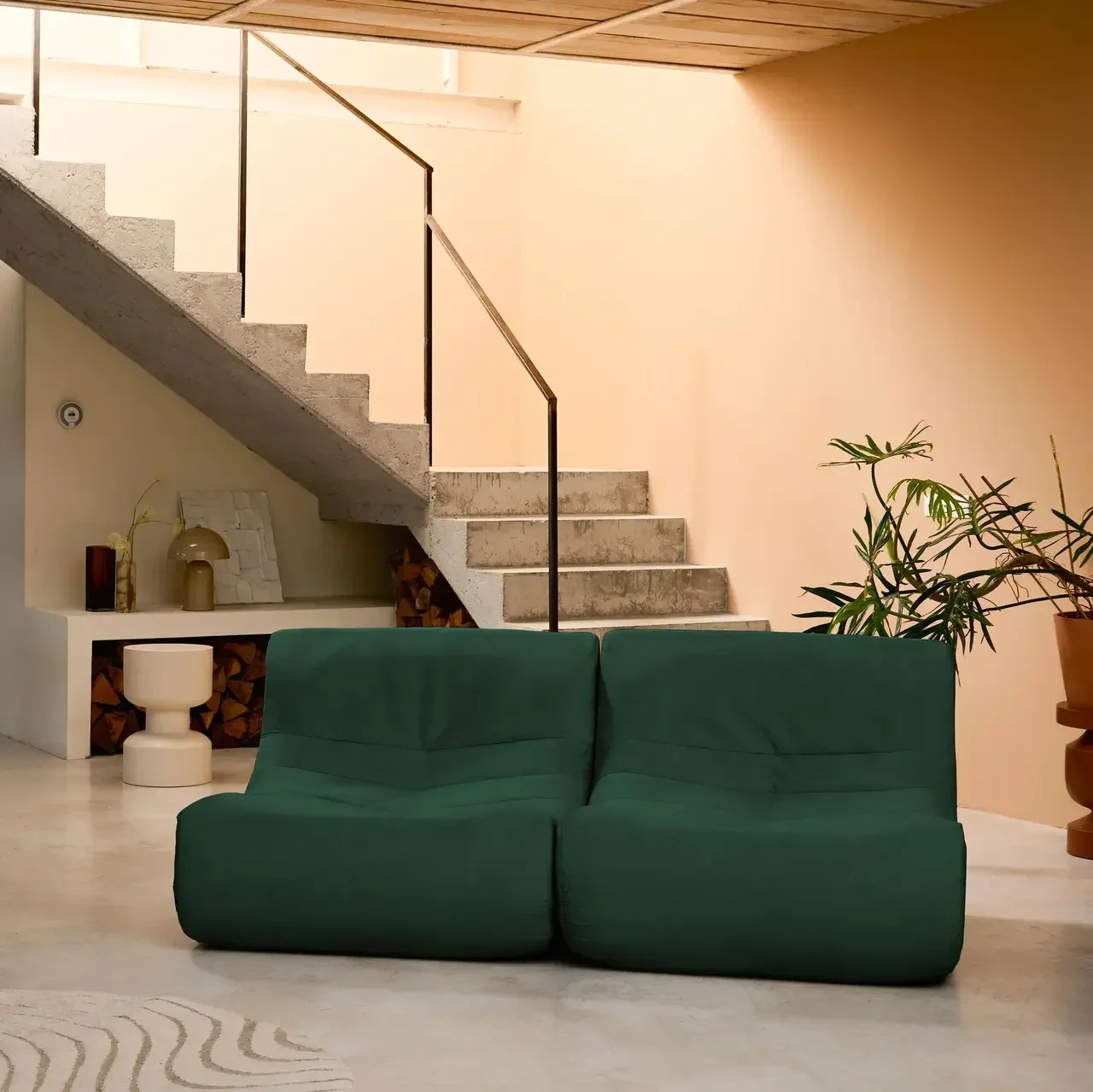 Canapé 2 places velours imperméable gris anthracite Sokol - confort moelleux et design cosy