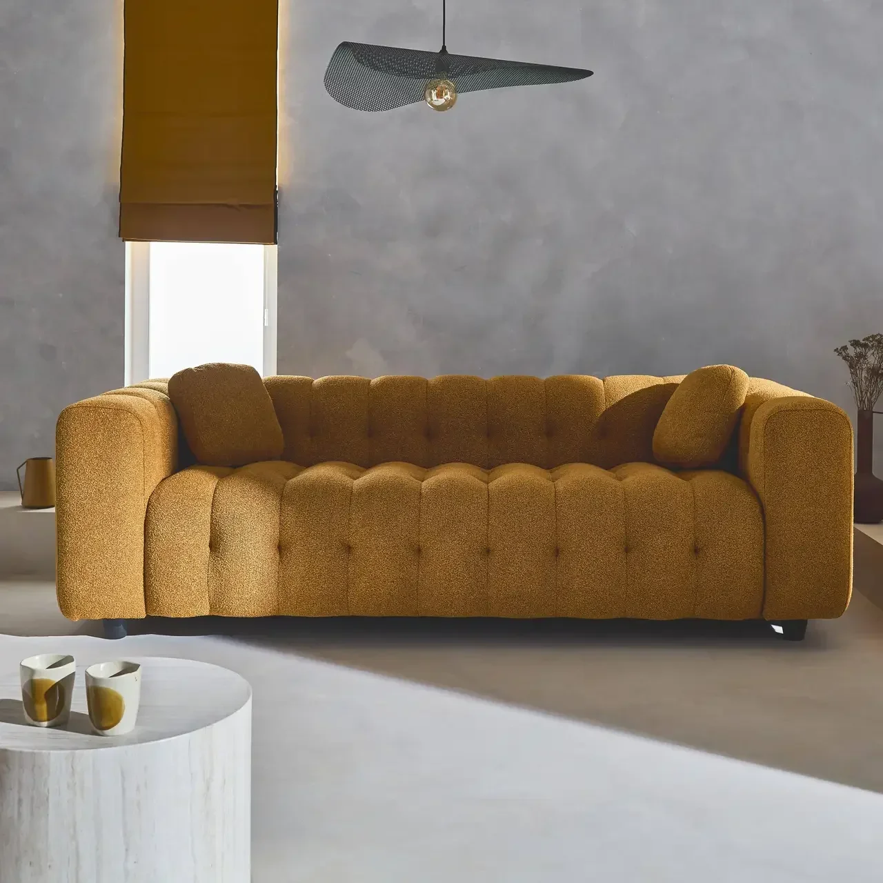 Divano moderno capitonné in bouclé texture beige a 3 posti