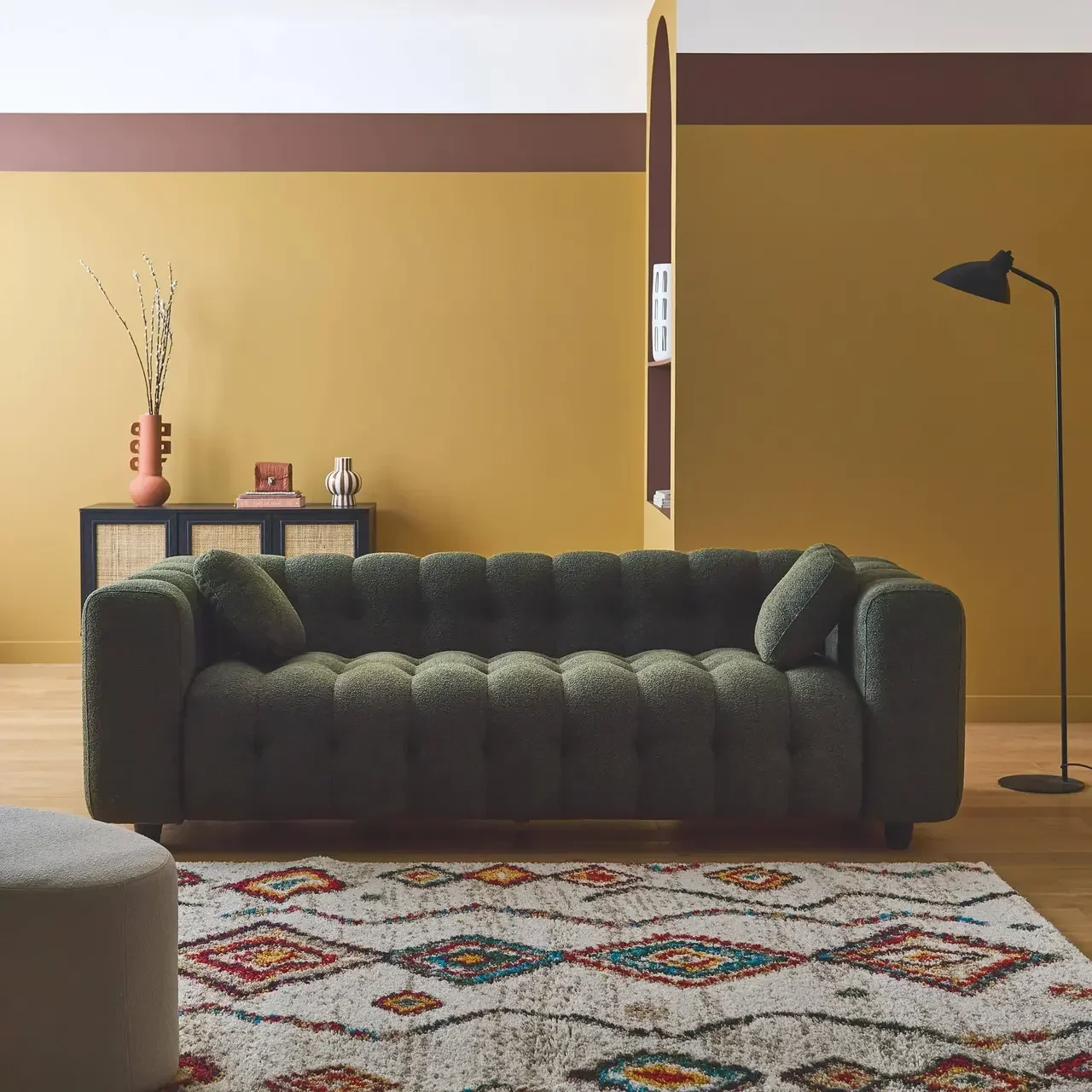Divano 3 posti bouclé tessuto strutturato trapuntato design contemporaneo