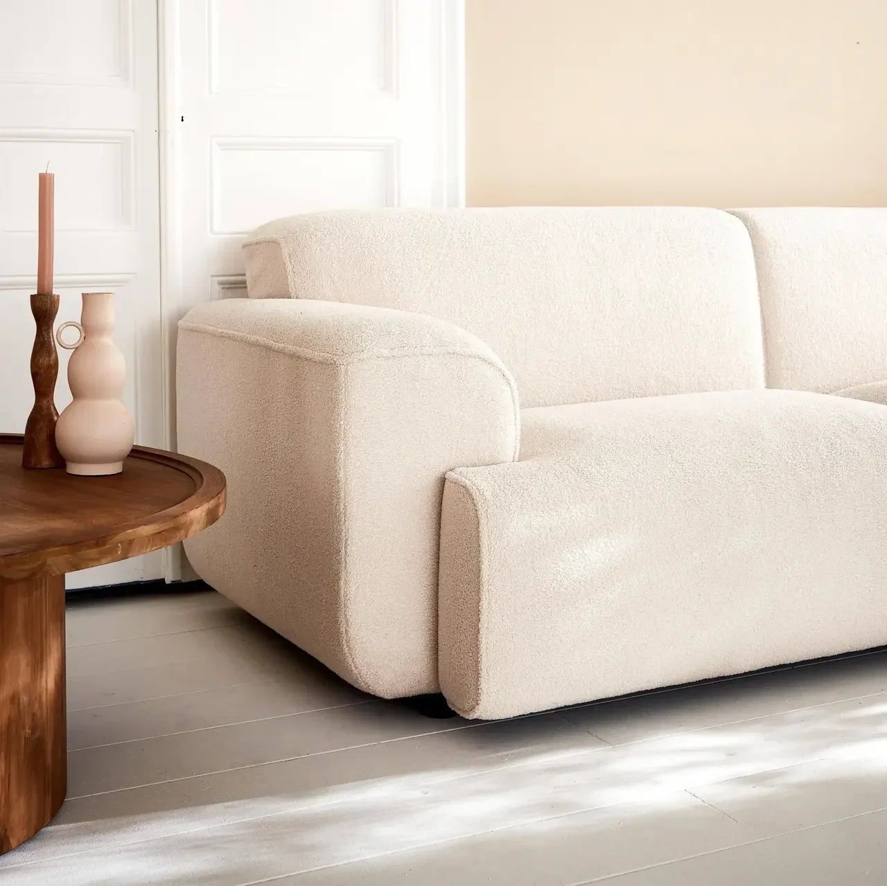 3-seater boucle fabric cream minimalist design Wallas sofa