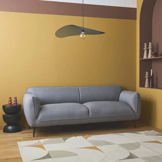 Beiges 3-Sitzer Sofa Stoff schwarze Metallfüße gemütliches zeitgenössisches Wohnzimmer