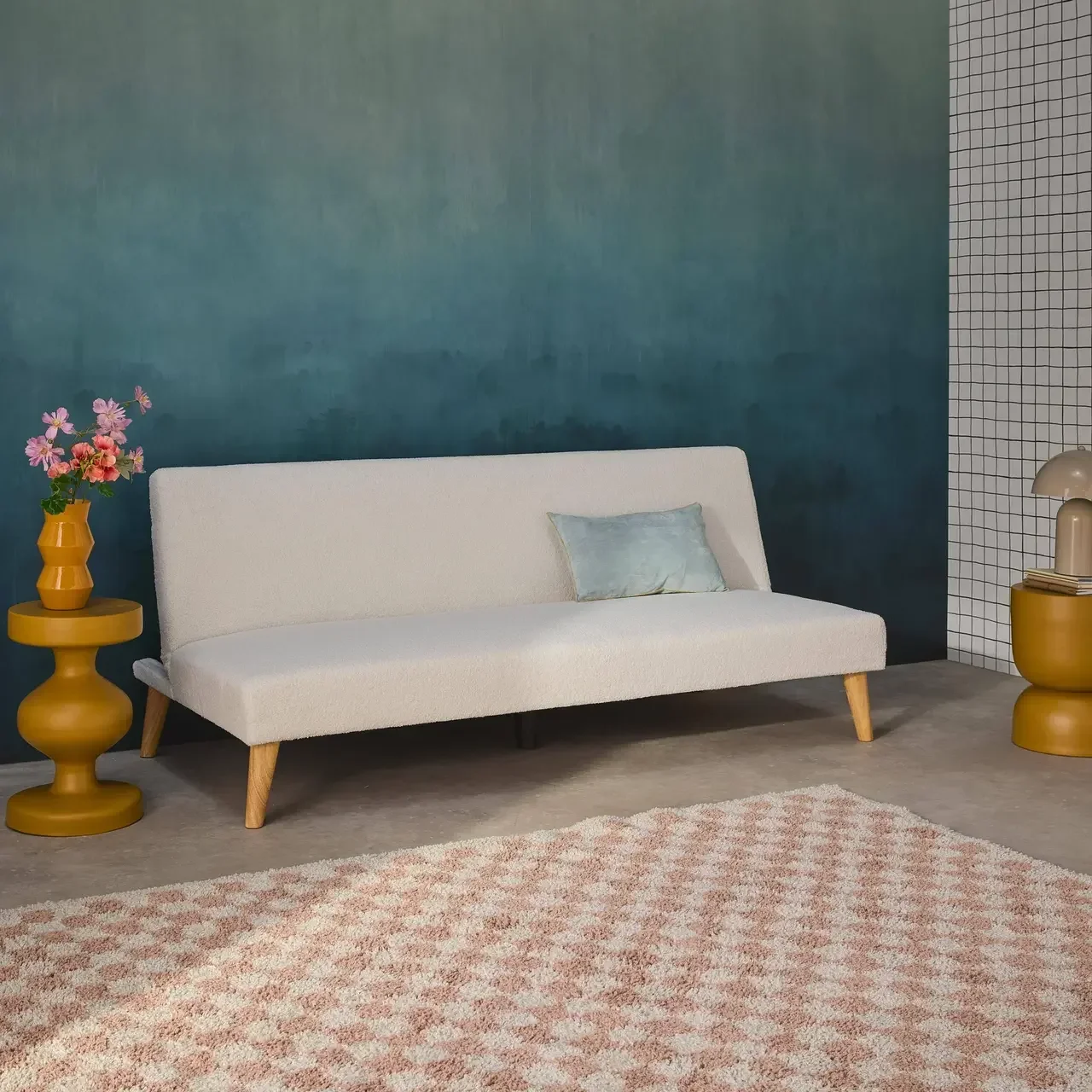 Canapé convertible 3 places bouclette blanc pieds bois scandinave Tom