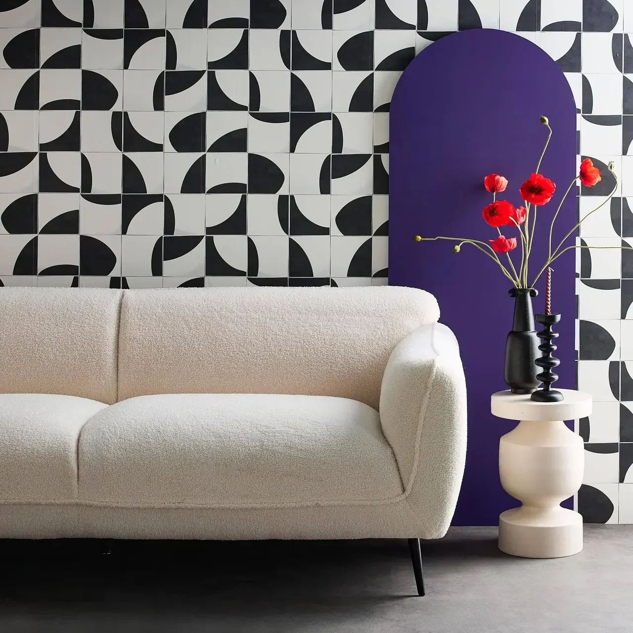 3-Sitzer Bouclé Sofa Cremefarben Schwarze Metallbeine Gemütlich Modernes Design