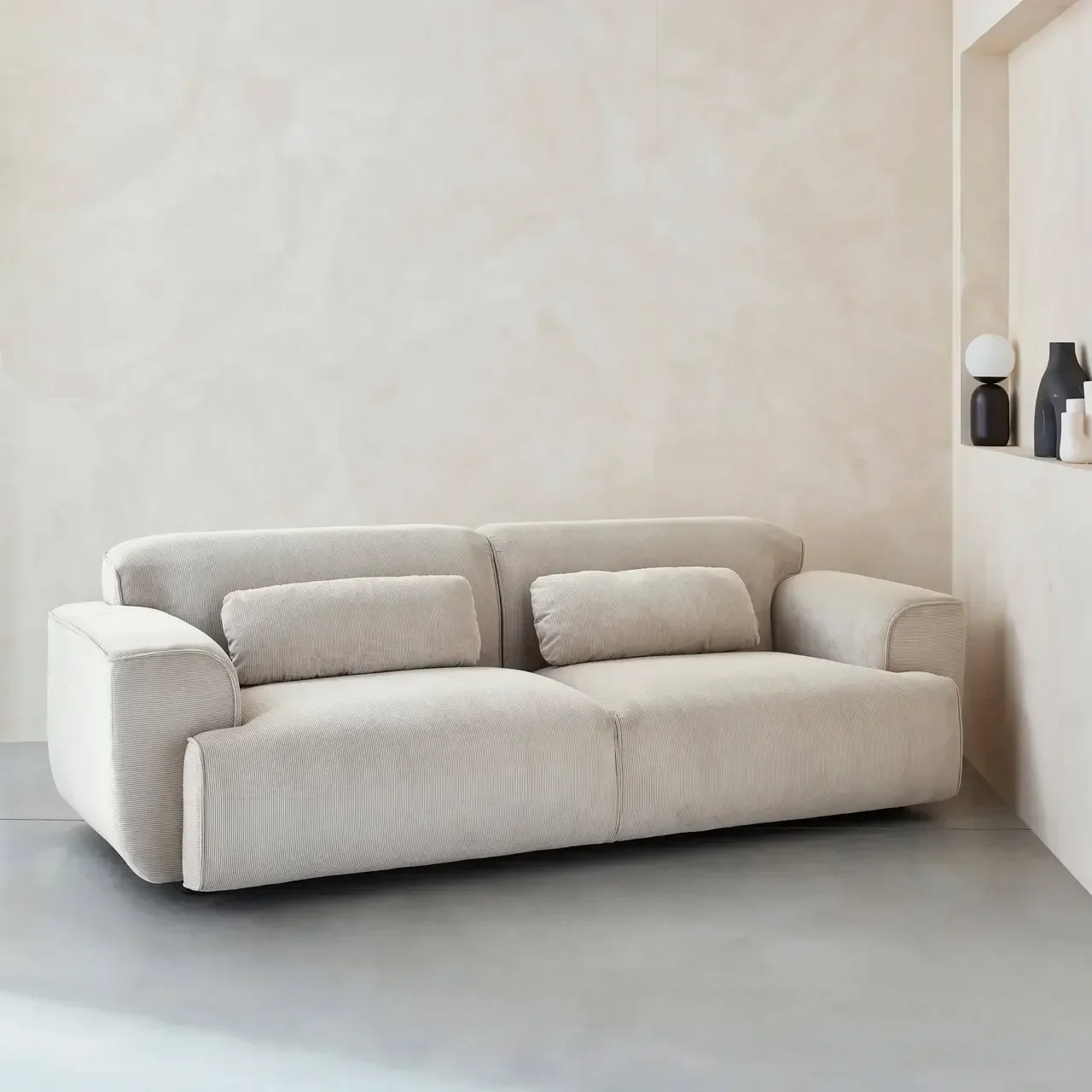 Sofá Wallas 3 Lugares Veludo Cotelê Greige Elegante e Confortável
