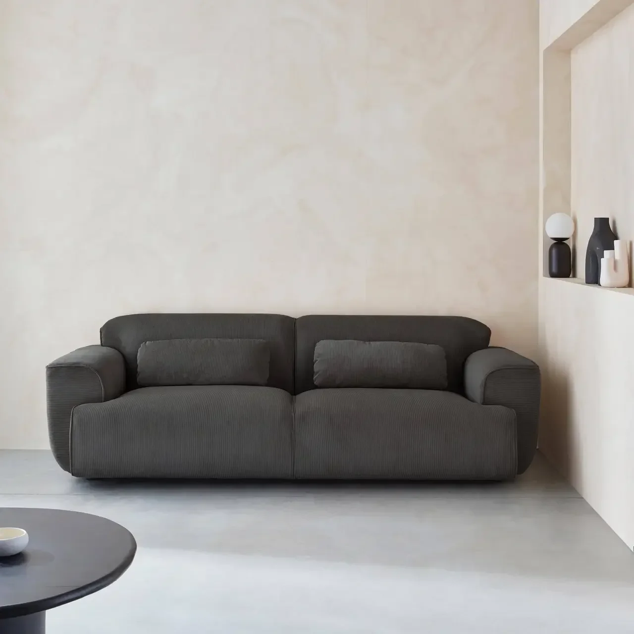 Sofá 3 Lugares Wallas Veludo Cotelê Greige Design Contemporâneo Sala de Estar