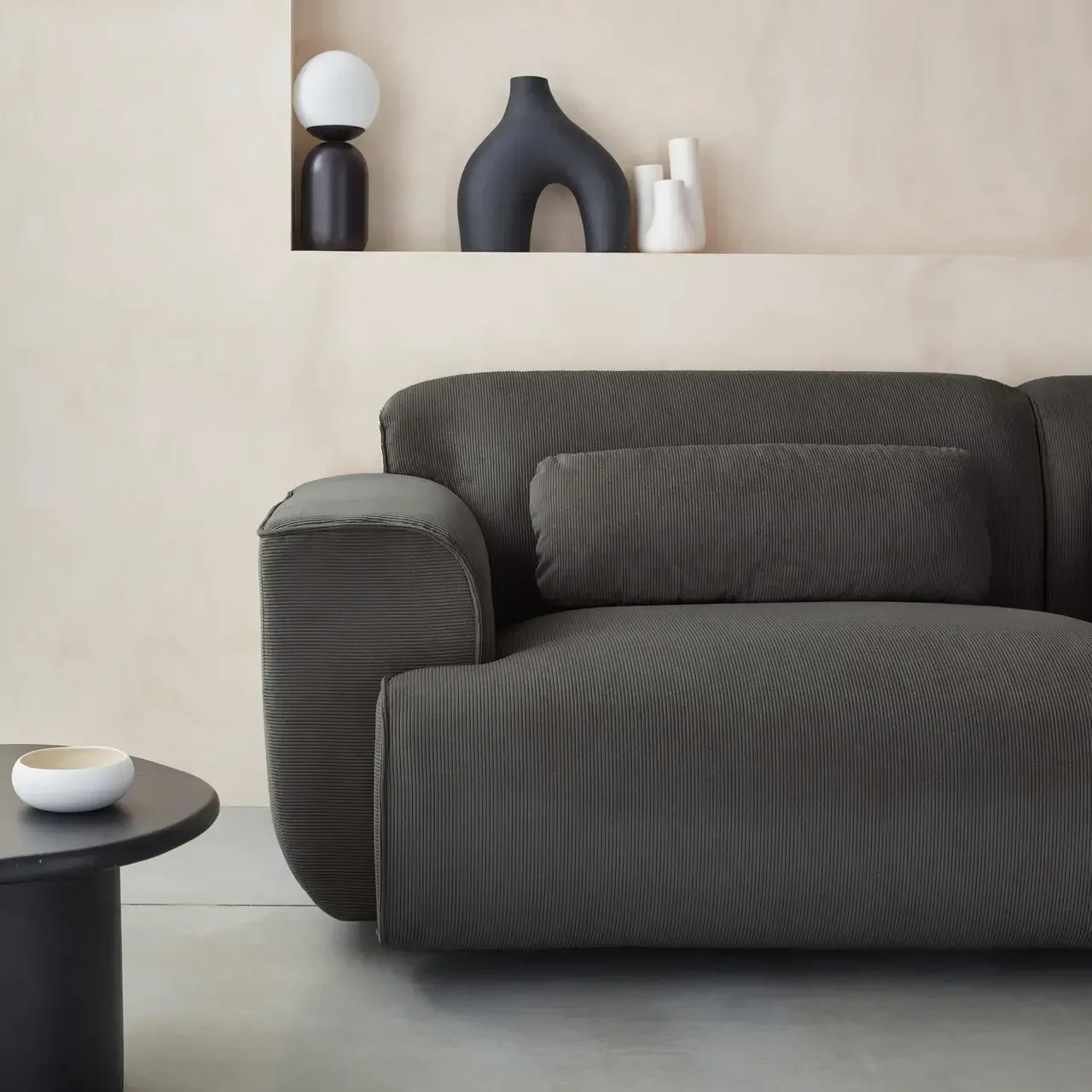 Sofá 3 Lugares Wallas Veludo Cotelê Greige Design Contemporâneo Sala de Estar